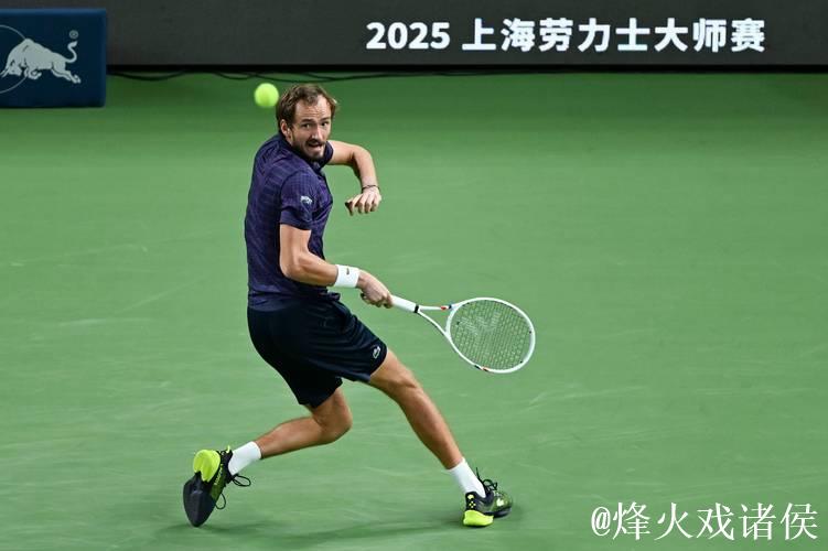 完胜德米纳尔 ATP上海大师赛梅德韦杰夫晋级四强 完胜德米纳尔 ATP上海大师赛梅德韦杰夫晋级四强